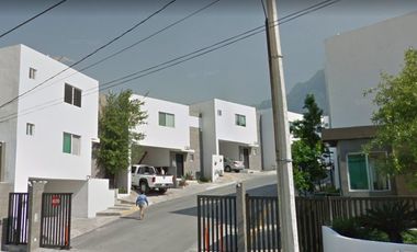Oportunidad de Remate Bancario en 11 de Enero 191, Fracc. Huasteca Real 2, Loma Blanca, Santa Catarina-Nuevo León