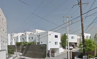 Oportunidad de Remate Bancario en 11 de Enero 191, Fracc. Huasteca Real 2, Loma Blanca, Santa Catarina-Nuevo León