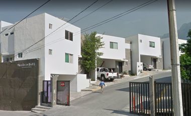 Oportunidad de Remate Bancario en 11 de Enero 191, Fracc. Huasteca Real 2, Loma Blanca, Santa Catarina-Nuevo León