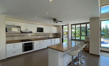 SE ALQUILA FINCA EN COPACABANA PARA TEMPORADA