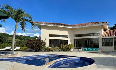 SE ALQUILA FINCA EN COPACABANA PARA TEMPORADA