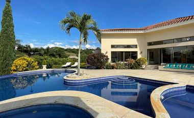 SE ALQUILA FINCA EN COPACABANA PARA TEMPORADA