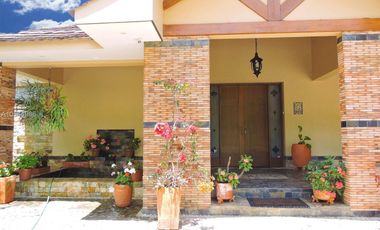 Gorgeous One Level Home with Private Lake in Heart of LLanogrande
