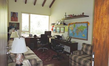 Gorgeous One Level Home with Private Lake in Heart of LLanogrande