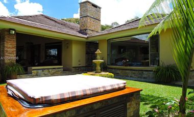 Gorgeous One Level Home with Private Lake in Heart of LLanogrande