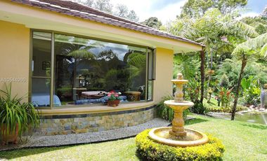 Gorgeous One Level Home with Private Lake in Heart of LLanogrande