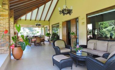 Gorgeous One Level Home with Private Lake in Heart of LLanogrande
