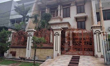 Disewakan Rumah Klasik Eropa Nyaman Siap Huni Di Pulomas R2162