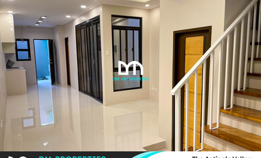 For Sale: Townhouse in The Antipolo Valley Subdivision, Antipolo City