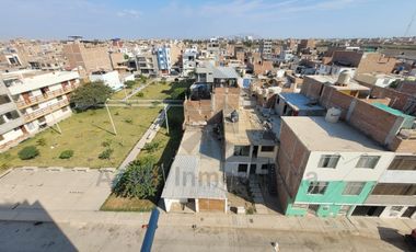 VENTA DE EDIFICIO FRENTE A PARQUE EN LA DERRAMA MAGISTERIAL DE CHICLAYO