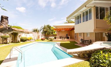 5 Bedroom House with Swimming Pool for Rent in Maria Luisa Cebu