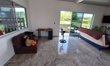 SE VENDE MODERNA CASA CAMPESTRE
