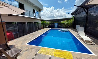 SE VENDE MODERNA CASA CAMPESTRE