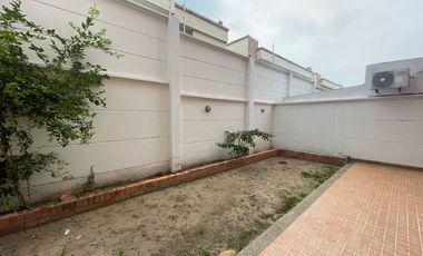 Casa Multifamiliar en Arriendo, Villa Campestre