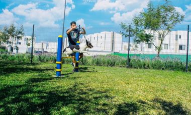 CASA DE 3 RECÁMARAS, ALBERCA, MULTI CANCHAS DEPORTIVAS. A 15 MINUTOS DE CUERNAVACA, MORELOS.