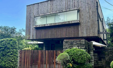 IMPRESSIVE MODERN HOUSE FOR SALE IN SUSANA HEIGHTS MUNTINLUPA