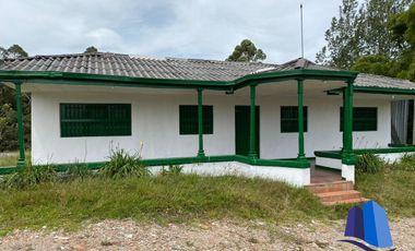 Casa campestre en arriendo o venta, ubicada en el municipio de La Ceja vereda las lomitas.