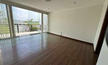 Casa con jardín, 4 habitaciones y linda vista al golf  🏡✨