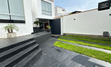 Casa con jardín, 4 habitaciones y linda vista al golf  🏡✨