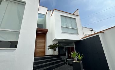 Casa con jardín, 4 habitaciones y linda vista al golf  🏡✨