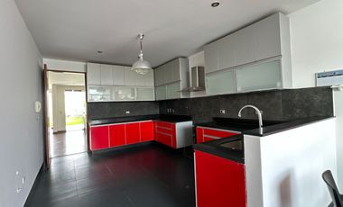 Casa con jardín, 4 habitaciones y linda vista al golf  🏡✨