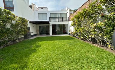 Casa con jardín, 4 habitaciones y linda vista al golf  🏡✨