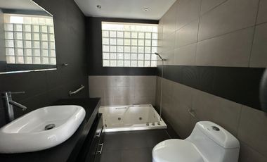 Casa con jardín, 4 habitaciones y linda vista al golf  🏡✨
