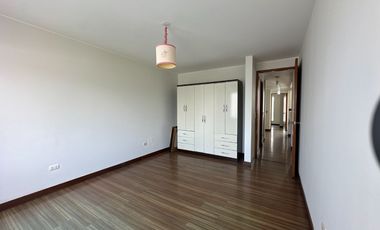 Casa con jardín, 4 habitaciones y linda vista al golf  🏡✨