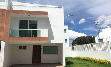 Casa en venta en Puebla por San Andrés Cholula, Camino Real a Cholula a 2 minutos de la Universidad Madero