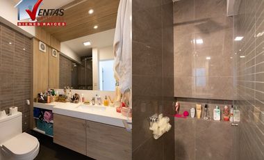 Moderno Departamento DUPLEX en San Borja, 1er piso: Ascensor directo, sala comedor con balcón vista a parque. Cocina con muebles altos y bajos, área d