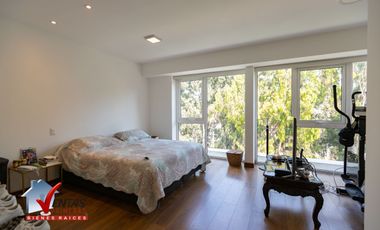 Moderno Departamento DUPLEX en San Borja, 1er piso: Ascensor directo, sala comedor con balcón vista a parque. Cocina con muebles altos y bajos, área d