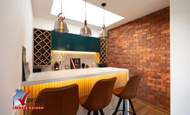 Moderno Departamento DUPLEX en San Borja, 1er piso: Ascensor directo, sala comedor con balcón vista a parque. Cocina con muebles altos y bajos, área d