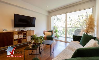 Moderno Departamento DUPLEX en San Borja, 1er piso: Ascensor directo, sala comedor con balcón vista a parque. Cocina con muebles altos y bajos, área d