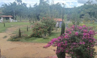 Se Vende Parcela en la Mesa de los Santos