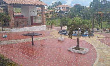 Se Vende Parcela en la Mesa de los Santos