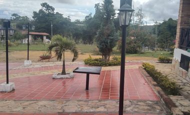 Se Vende Parcela en la Mesa de los Santos