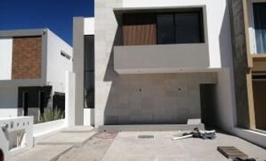 Casa de arquitecto con 3 recamaras. Cañadas del Arroyo - VENTA