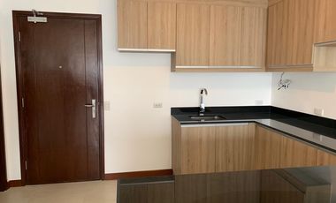 101sqm Condo in The Royalton at Capitol Commons for Sale/Rent