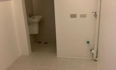 101sqm Condo in The Royalton at Capitol Commons for Sale/Rent