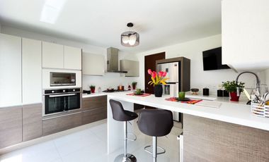 Hermosa Casa Moderna en Venta en Metepec en Residencial con Campo de Golf