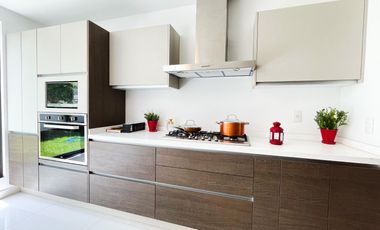 Hermosa Casa Moderna en Venta en Metepec en Residencial con Campo de Golf