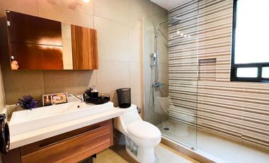 Hermosa Casa Moderna en Venta en Metepec en Residencial con Campo de Golf