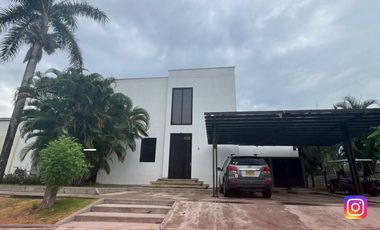 SE VENDE CASA CAMPESTRE EN RIVERA (H) COND. GOLF CLUB CAMPESTRE