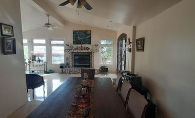 AMPLIA Y HERMOSA CASA EN VENTA, CON ACABADOS ESTILO GANDI!