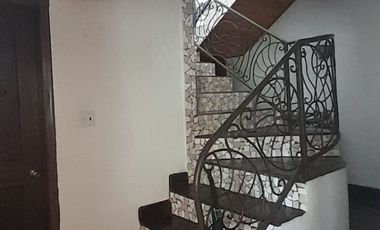 AMPLIA Y HERMOSA CASA EN VENTA, CON ACABADOS ESTILO GANDI!