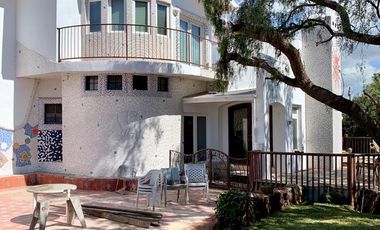 AMPLIA Y HERMOSA CASA EN VENTA, CON ACABADOS ESTILO GANDI!