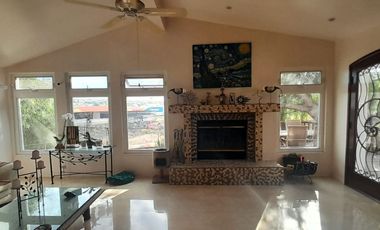 AMPLIA Y HERMOSA CASA EN VENTA, CON ACABADOS ESTILO GANDI!