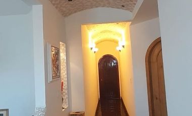 AMPLIA Y HERMOSA CASA EN VENTA, CON ACABADOS ESTILO GANDI!