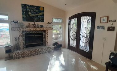 AMPLIA Y HERMOSA CASA EN VENTA, CON ACABADOS ESTILO GANDI!