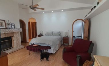 AMPLIA Y HERMOSA CASA EN VENTA, CON ACABADOS ESTILO GANDI!